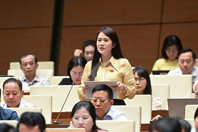 Đại biểu Vương Thị Hương (Đoàn Hà Giang) kiến nghị hoàn thiện chính sách nghỉ việc cho cán bộ vùng đặc biệt khó khăn