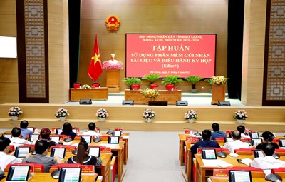 Tập huấn sử dụng phần mềm gửi, nhận tài liệu và điều hành kỳ họp HĐND tỉnh