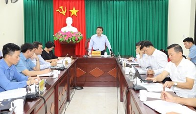 Quyền Bí thư Tỉnh ủy Nguyễn Mạnh Dũng tiếp công dân.