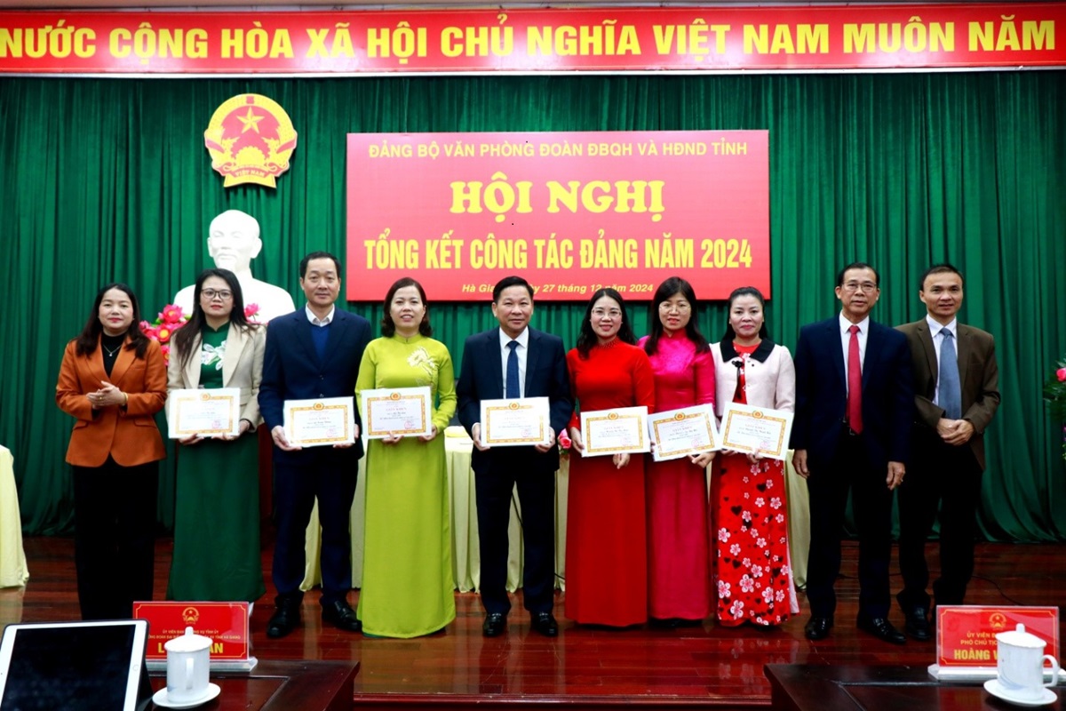 Đảng ủy Văn phòng Đoàn ĐBQH và HĐND tỉnh tổ chức Hội nghị tổng kết công tác Đảng năm 2024