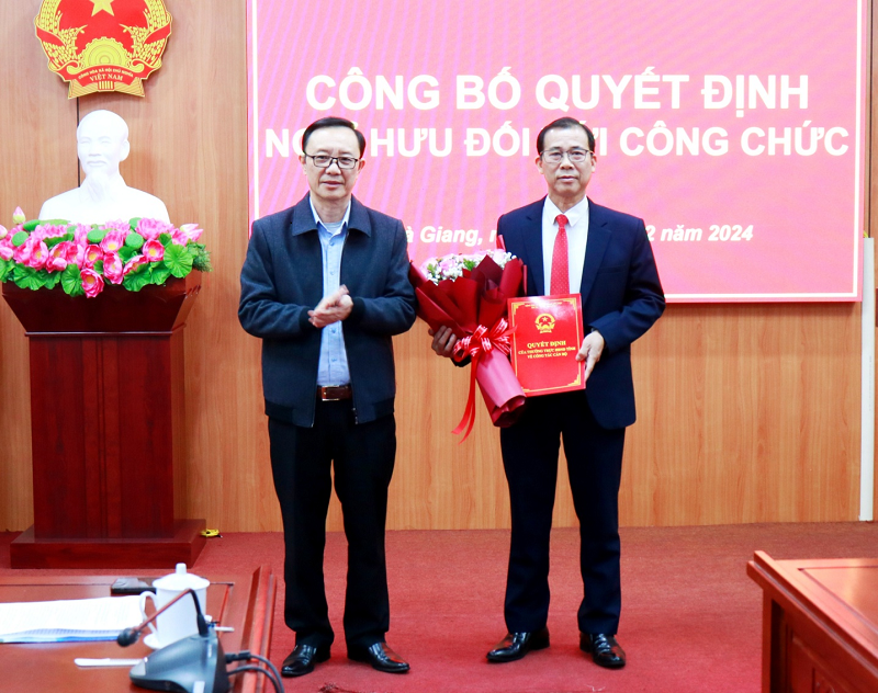 Phó Bí thư Thường trực Tỉnh ủy, Chủ tịch HĐND tỉnh dự Công bố quyết định nghỉ hưu đối với đồng chí Hoàng Văn Kiên, Trưởng Ban Văn hóa - Xã hội HĐND tỉnh