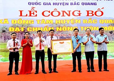 Công bố xã Đồng Tâm đạt chuẩn Nông thôn mới