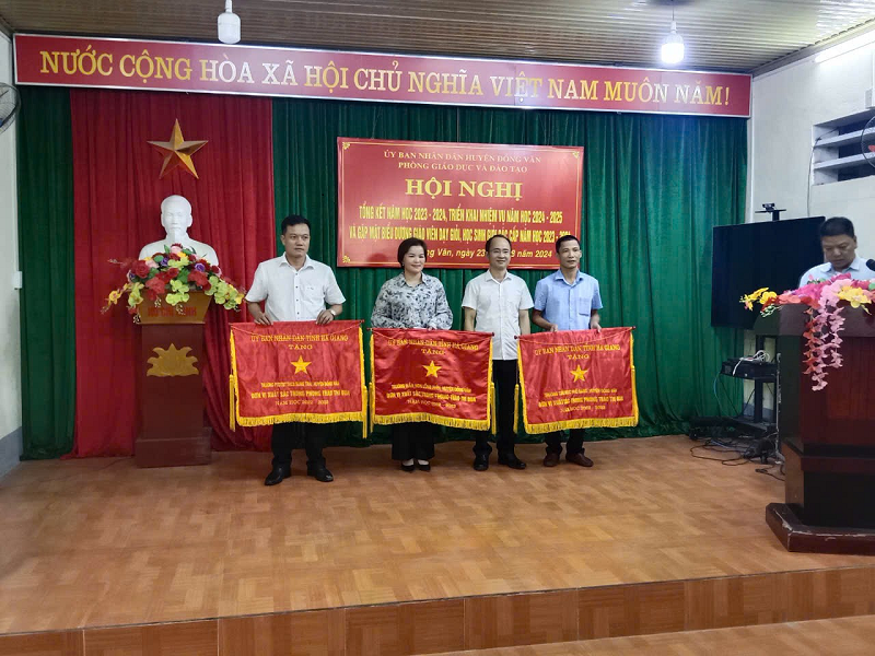 Đẩy mạnh các phong trào thi đua, nâng cao chất lượng dạy và học