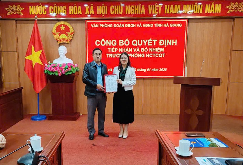 Văn phòng Đoàn ĐBQH và HĐND tỉnh công bố Quyết định tiếp nhận, bổ nhiệm Trưởng phòng Hành chính - Tổ chức - Quản trị