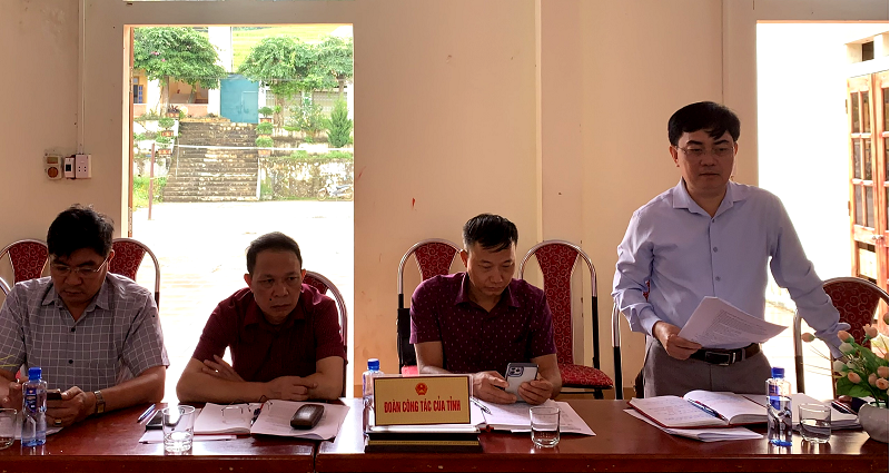 Tổ đại biểu HĐND đơn vị huyện Xín Mần giám sát kết quả thực hiện đường giao thông, điện đạt chuẩn nông thôn mới tại các thôn biên giới thuộc các xã biên giới của huyện Xín Mần