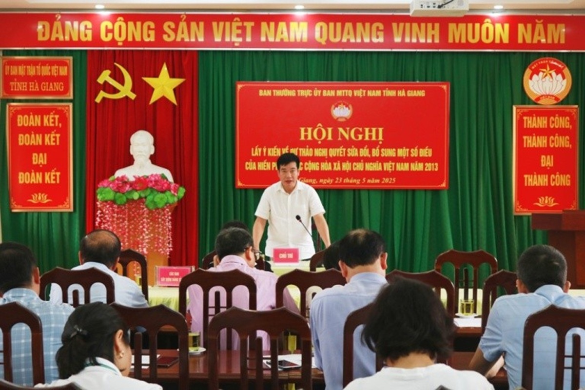 Hội nghị lấy ý kiến về dự thảo Nghị quyết sửa đổi, bổ sung một số điều của Hiến pháp Nước Cộng hòa xã hội chủ nghĩa Việt Nam năm 2013