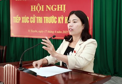 Trưởng Đoàn đại biểu Quốc hội khóa XV đơn vị tỉnh Hà Giang Lý Thị Lan tiếp xúc cử tri trước Kỳ họp thứ 9