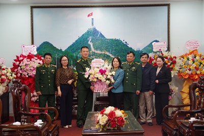 Trưởng đoàn Đại biểu Quốc hội tỉnh Lý Thị Lan thăm, chúc mừng Ngày truyền thống Bộ đội Biên phòng