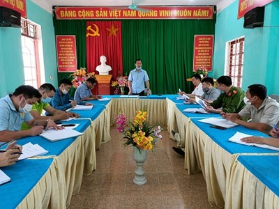 Trưởng Ban Văn hóa - Xã hội HĐND tỉnh Hoàng Văn Kiên kiểm tra công tác Bầu cử tại xã Nà Chì, huyện Xín Mần